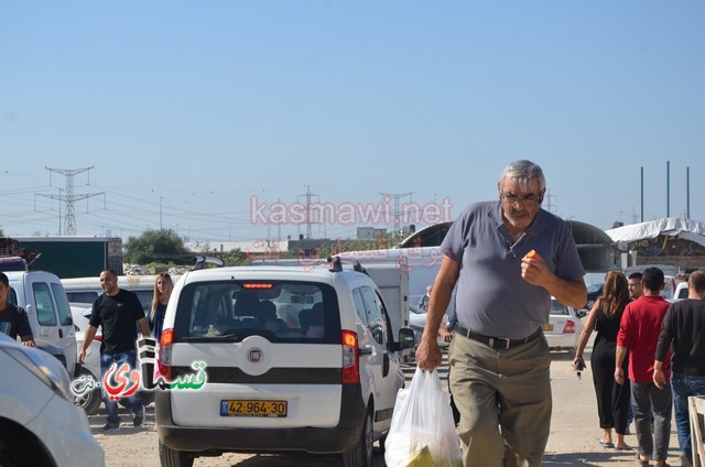  كفرقاسم  :ازدحام مروري وبشري بعد عودة الحياة من جديد لسوق السبت والوفود تتوافد من الوسط اليهودي